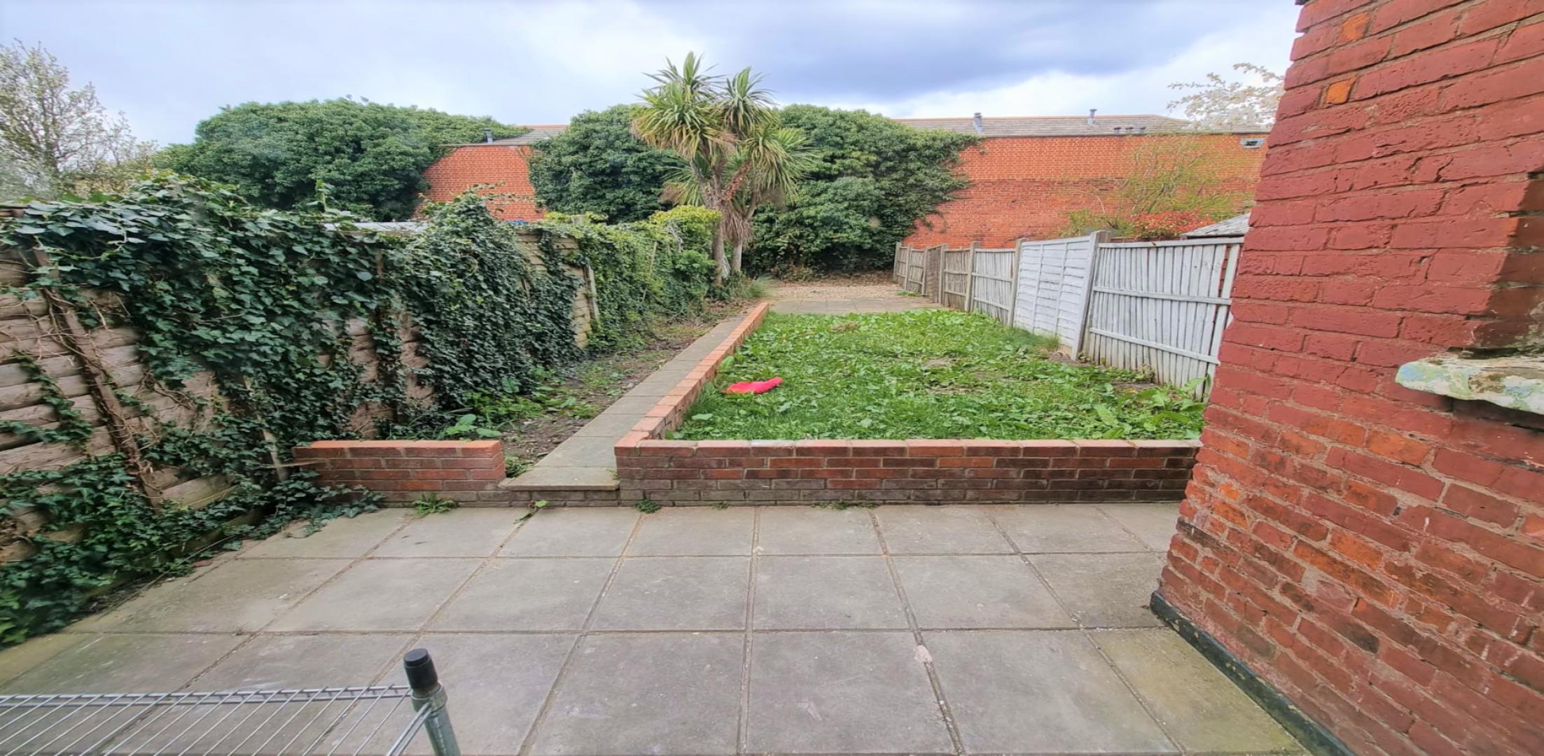 			4 Bedroom, 1 bath, 1 reception Terraced House			 Harlesden Road, Harlesden